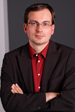 Portraitfoto Günther Oberhollenzer